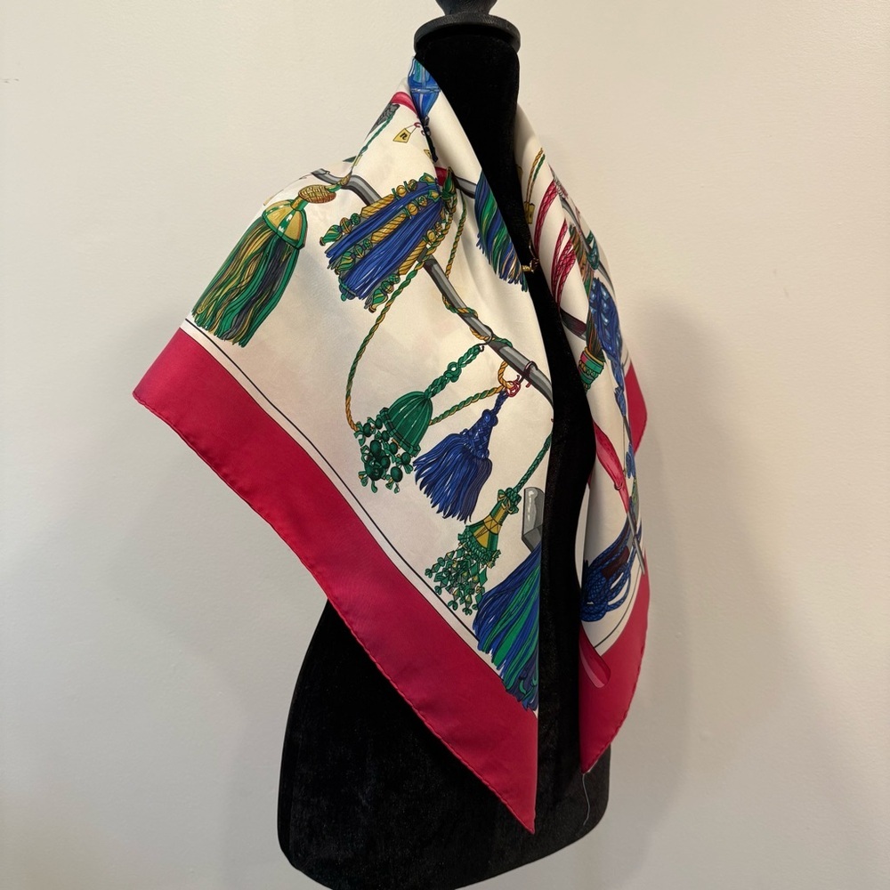 Hermes Silk Scarf 90 Carré Red Green Hand Rolled Made in France - Picture 4 of 12